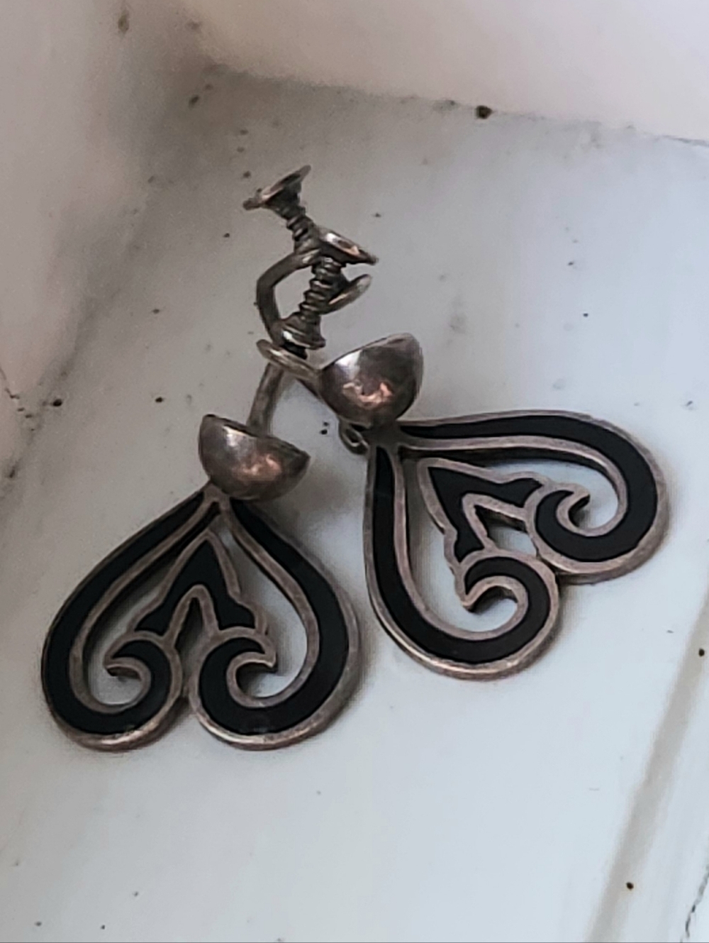 SIGNED MARGO DE TAXCO STERLING 5381 BLACK ENAMEL RAM HEART SCREW BACK EARRINGS